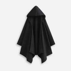 Schwarzer Poncho mit Kapuze