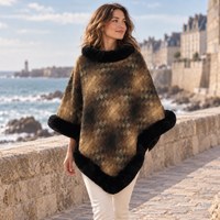 Poncho Fourrure Marron – Marron / Adulte, visuel principal lifestyle