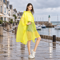 Poncho Imperméable Jaune – Jaune / Adulte, visuel principal lifestyle