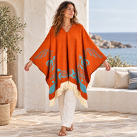 Poncho Péruvien Motifs Ailes – Orange / Adulte, visuel principal lifestyle