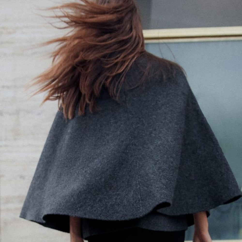 Poncho Femme Gris - porté