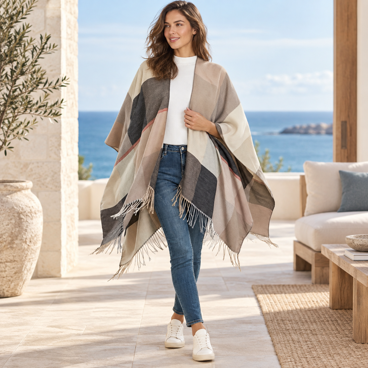 Cape Femme Chic – Beige / Adulte, visuel principal lifestyle