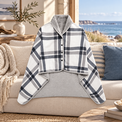 Cape Poncho à Carreaux – Blanc / Adulte, visuel principal lifestyle
