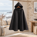 Cape Poncho Capuche – Noir / S, Noir / M, Noir / L, visuel principal lifestyle