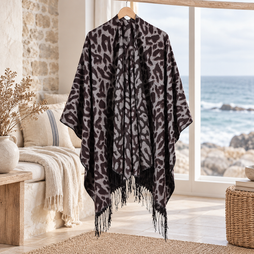 Cape Poncho Leopard Femme – Café / Adulte, visuel principal lifestyle