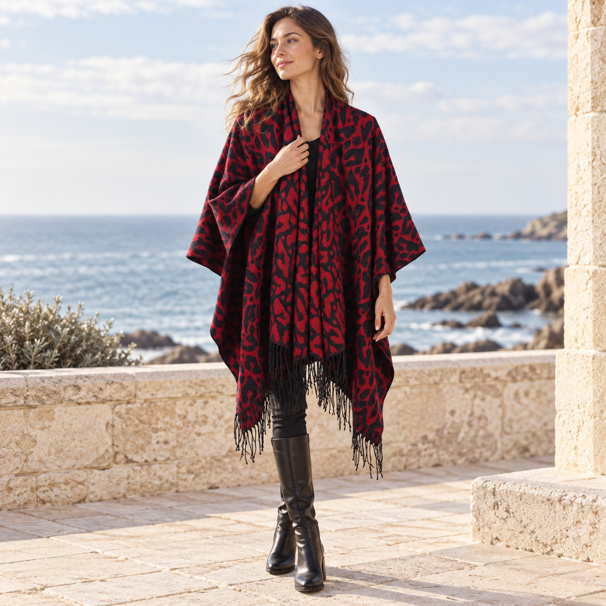 Cape Poncho Leopard Femme – Rouge / Adulte, visuel principal lifestyle