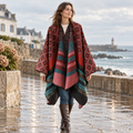Cape Poncho Motifs Géométriques – Rouge / Adulte, visuel principal lifestyle