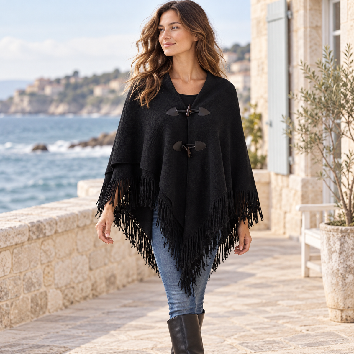 Poncho à Franges – Noir / Adulte, visuel principal lifestyle