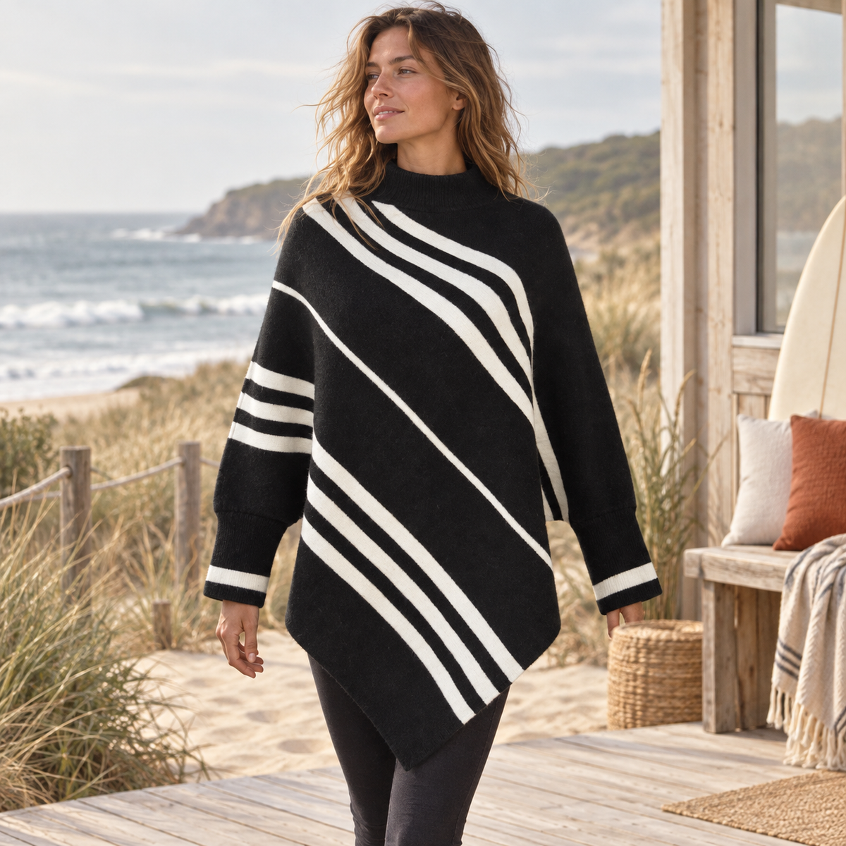 Poncho à Rayures – Noir / S, Noir / M, Noir / L, Noir / XL, visuel principal lifestyle