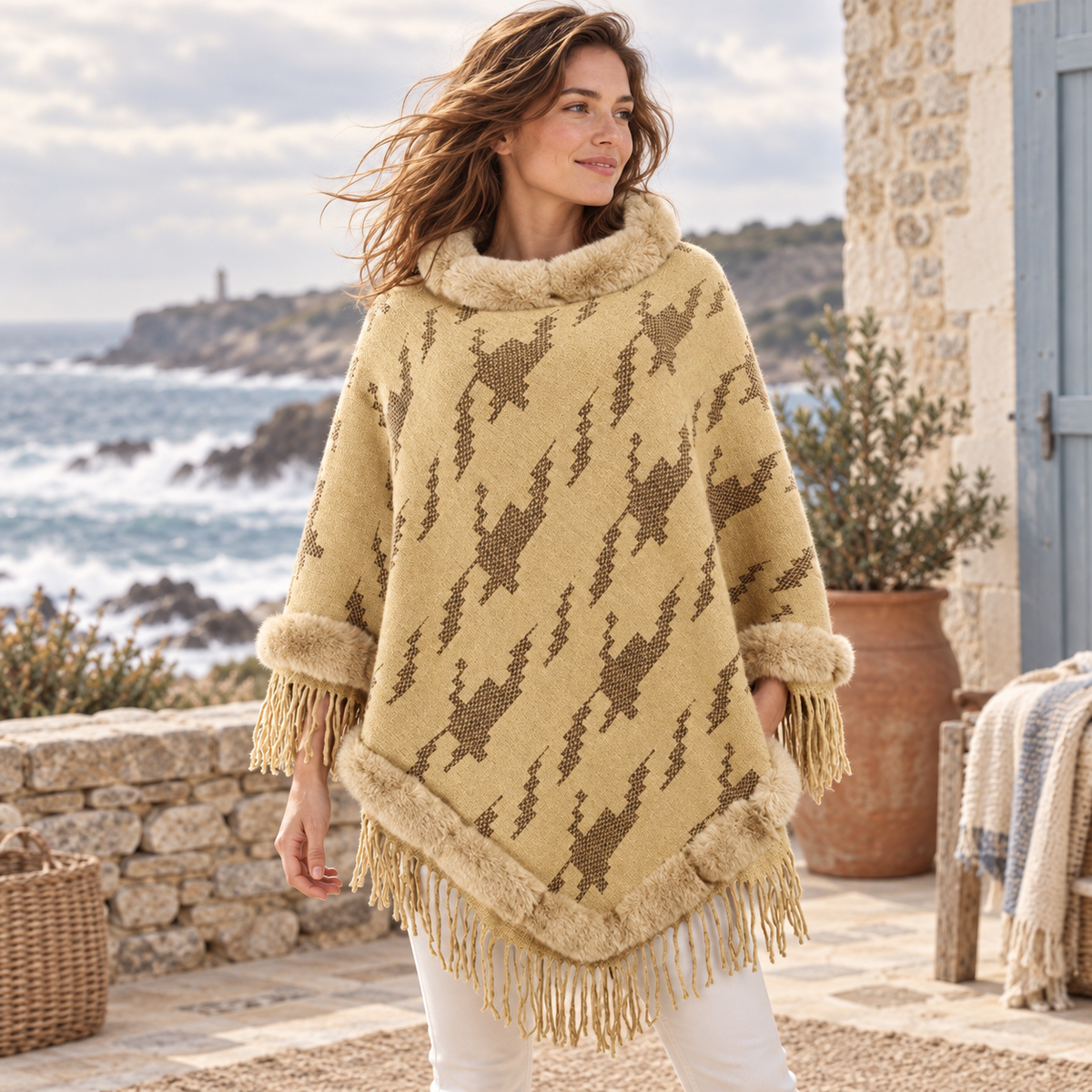 Poncho Col Fourrure Femme – Jaune / Adulte, visuel principal lifestyle