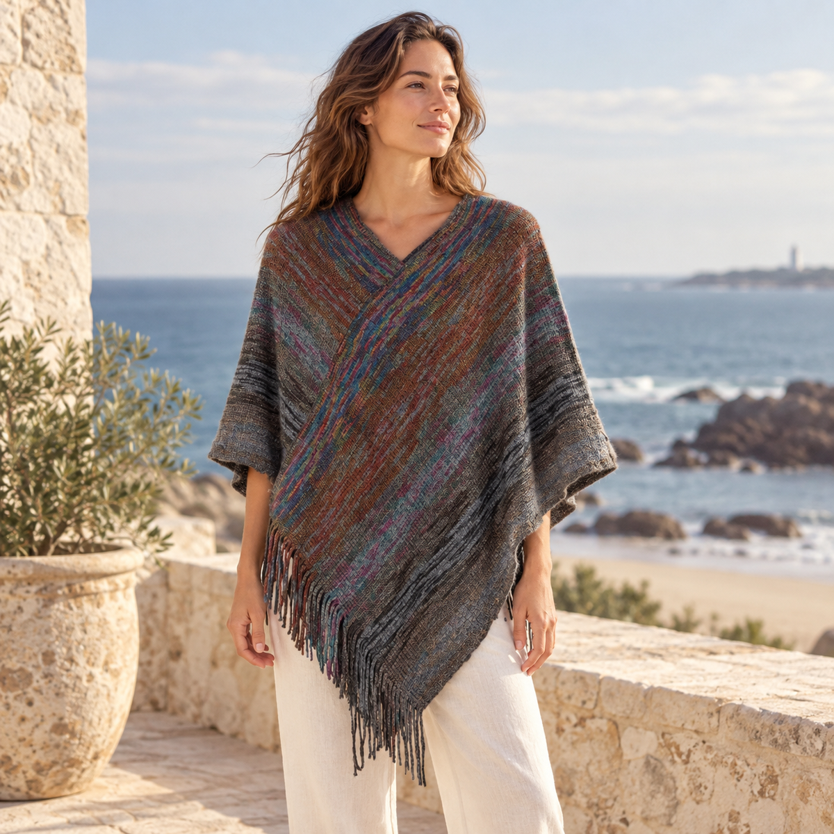 Poncho Col V – Gris Foncé / Adulte, visuel principal lifestyle