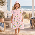 Poncho De Bain Licorne – Rose / Enfant, visuel principal lifestyle