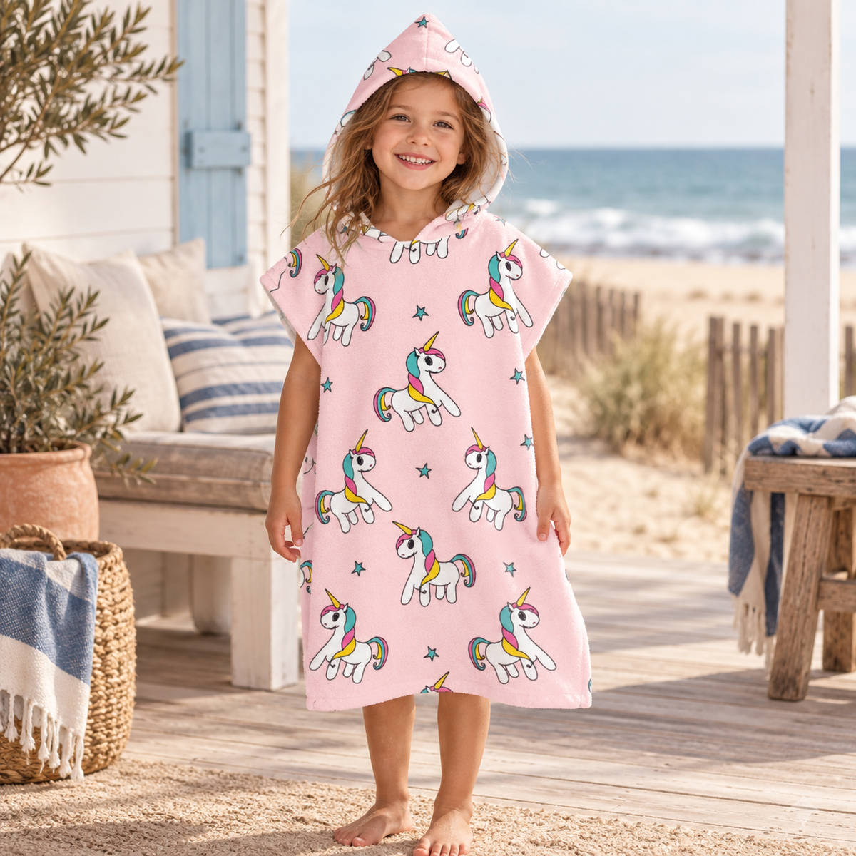Poncho De Bain Licorne – Rose / Enfant, visuel principal lifestyle