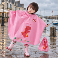 Poncho De Pluie Dinosaure Rose – Rose / S, Rose / M, visuel principal lifestyle