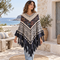 Poncho Ethnique Franges – Beige / Adulte, visuel principal lifestyle