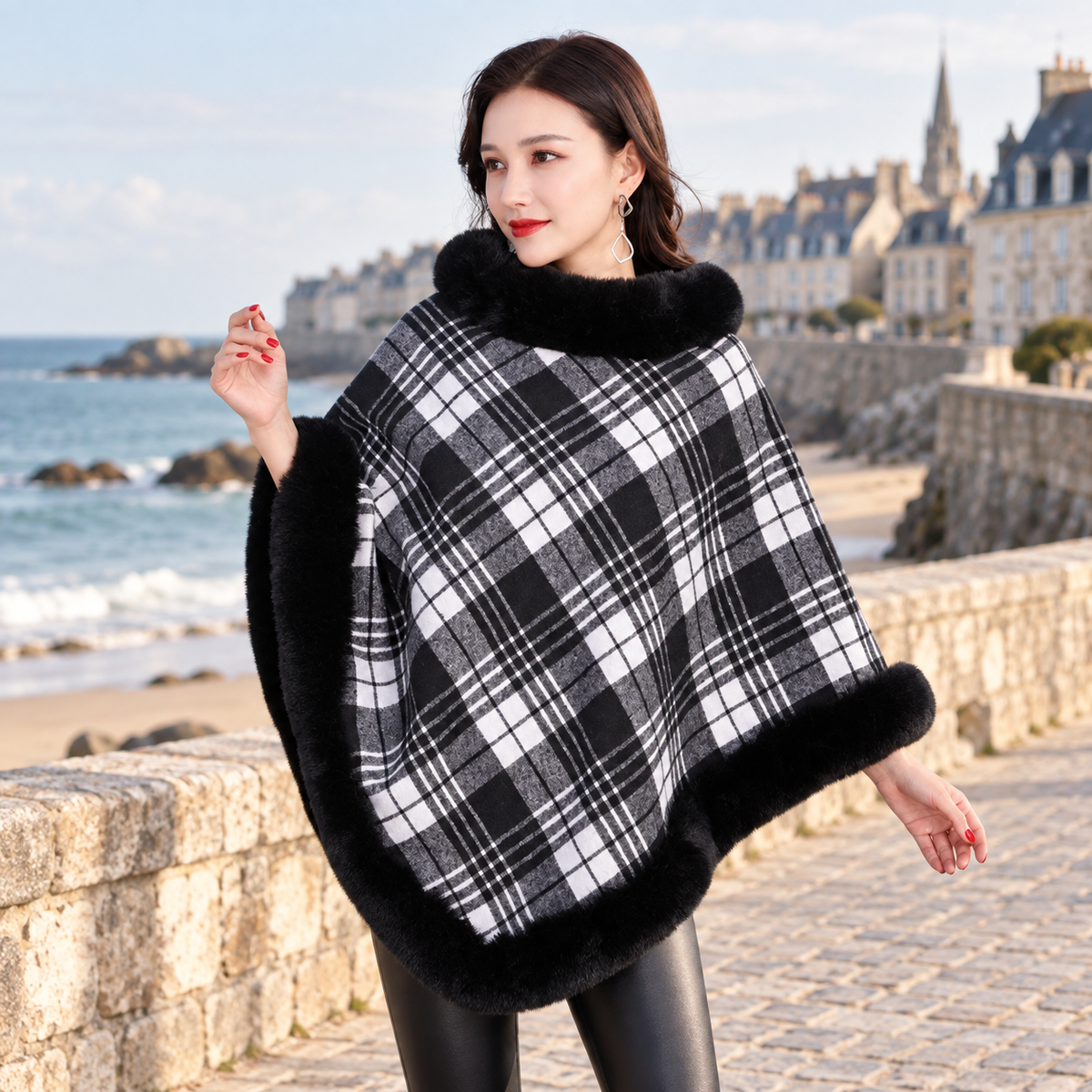 Poncho Femme Avec Finitions Fourrure – Blanc / Adulte, visuel principal lifestyle