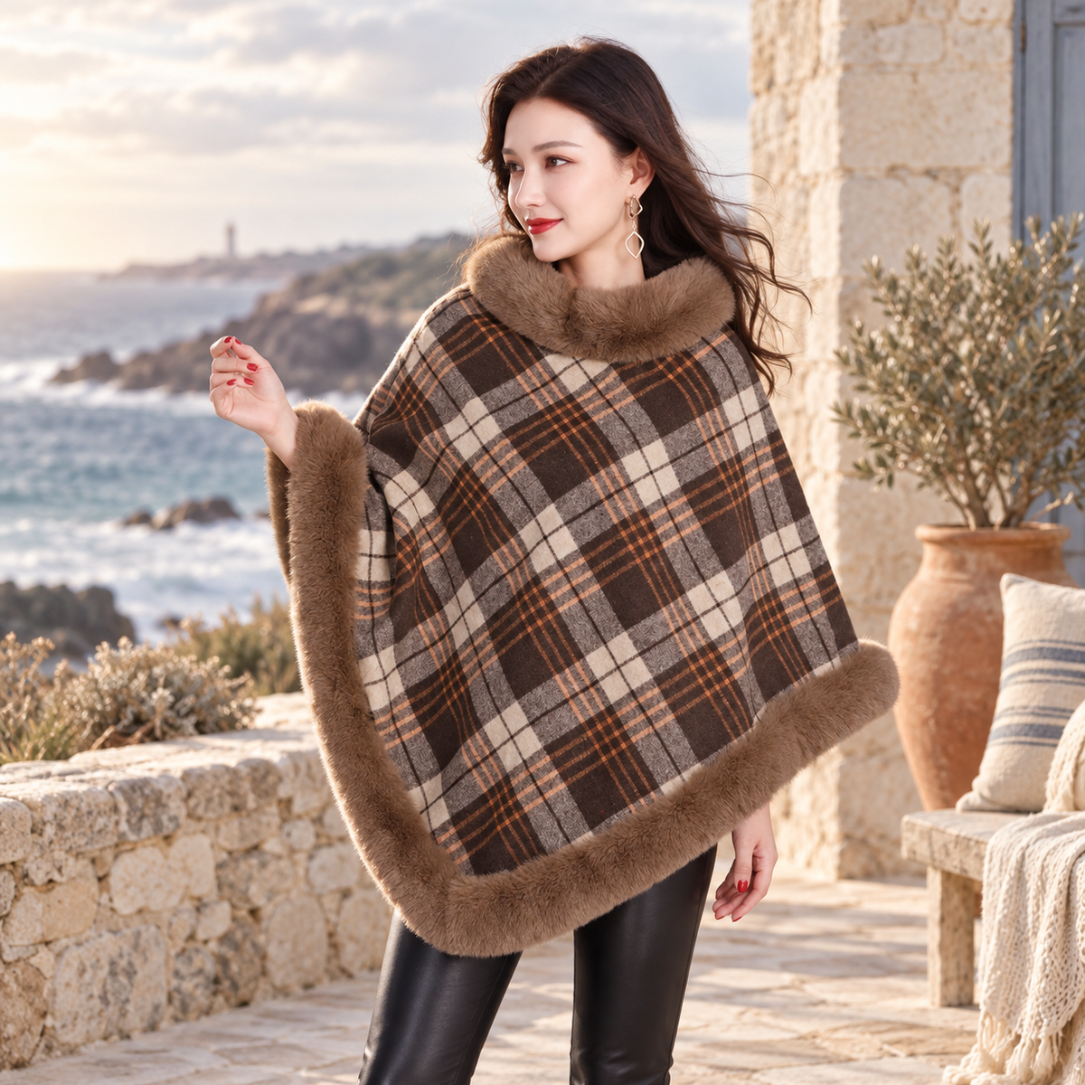 Poncho Femme Avec Finitions Fourrure – Marron / Adulte, visuel principal lifestyle