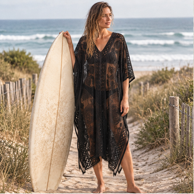 Poncho Fin Femme, en situation sur la côte Atlantique
