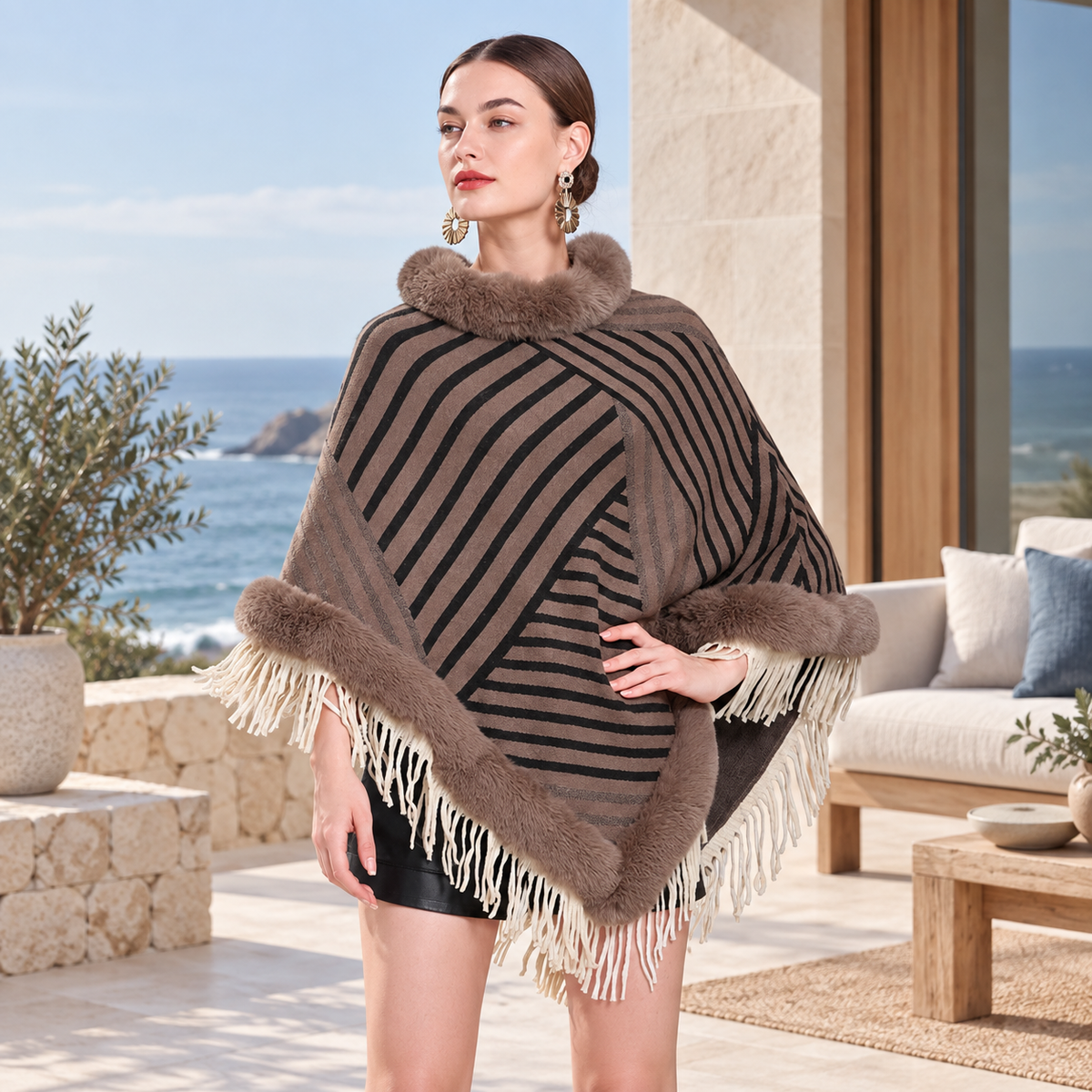 Poncho Fourrure à Rayures – Kaki / Adulte, visuel principal lifestyle