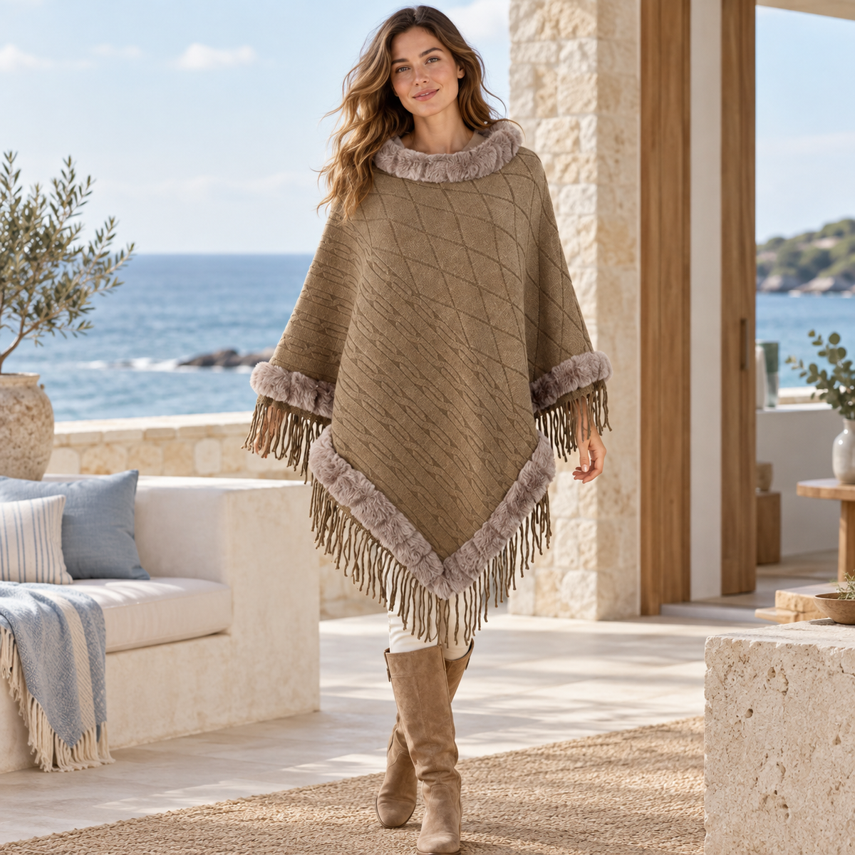 Poncho Fourrure Avec Franges – Marron / Adulte, visuel principal lifestyle