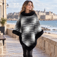 Poncho Fourrure Gris – Gris / Gris, visuel principal lifestyle