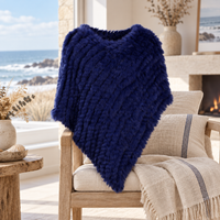Poncho Fourrure Lapin Bleu – Bleu / Adulte, visuel principal lifestyle