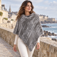 Poncho Fourrure Lapin Gris – Gris / Adulte, visuel principal lifestyle