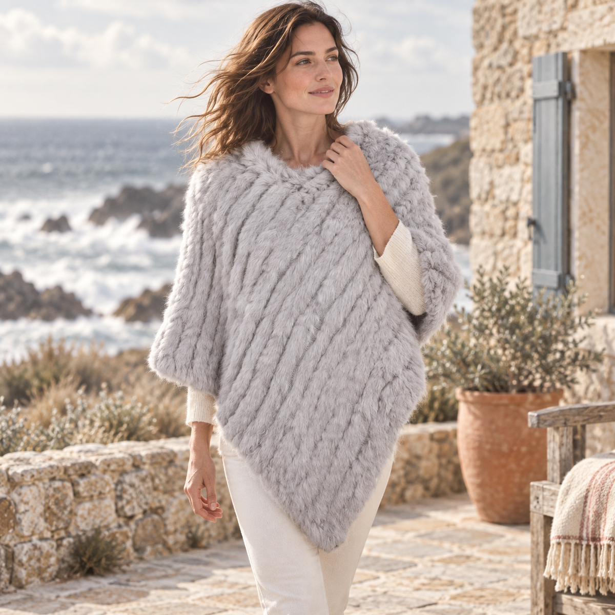 Poncho Fourrure Lapin Gris – Gris Clair / Adulte, visuel principal lifestyle