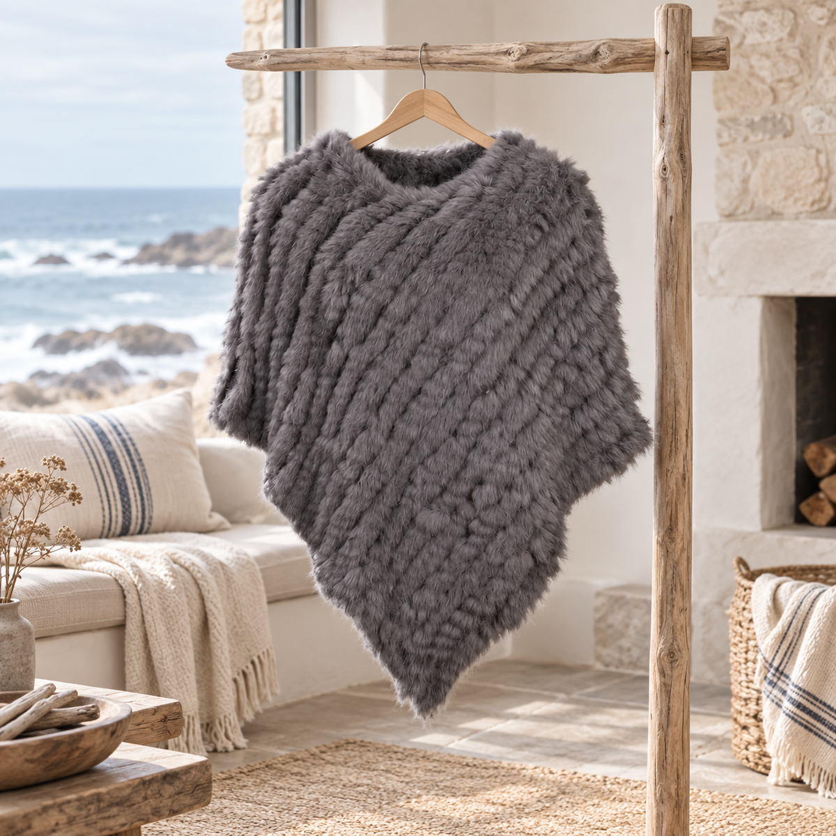 Poncho Fourrure Lapin Gris – Gris Foncé / Adulte, visuel principal lifestyle