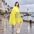 Poncho Imperméable Jaune – Jaune / Adulte, visuel principal lifestyle