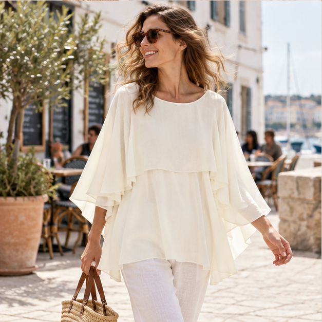 Poncho Léger Femme Été – Beige / Adulte, porté en mouvement au bord de l’océan