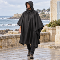 Poncho Militaire Noir – Noir / Adulte, visuel principal lifestyle
