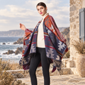 Poncho Orange Motifs Péruviens – Orange / Adulte, visuel principal lifestyle