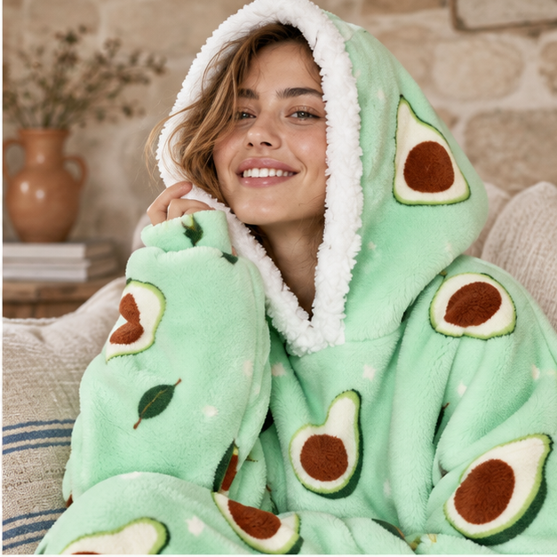 Poncho Plaid Avocat – Vert / Adulte, dans un intérieur côtier lumineux