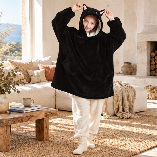 Poncho Plaid Chat – Noir / Enfant, en situation sur la côte Atlantique