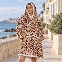Poncho Plaid Léopard – Beige / Adulte, visuel principal lifestyle