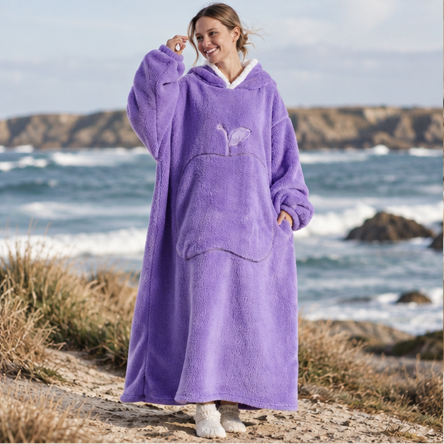 Poncho Plaid Long – Violet / Adulte, en situation sur la côte Atlantique