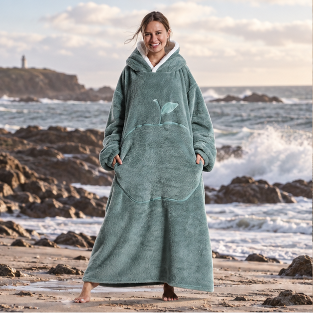 Poncho Plaid Long – Turquoise / Adulte, en situation sur la côte Atlantique