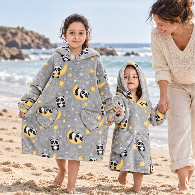 Poncho Plaid Lune et Panda, en situation sur la côte Atlantique