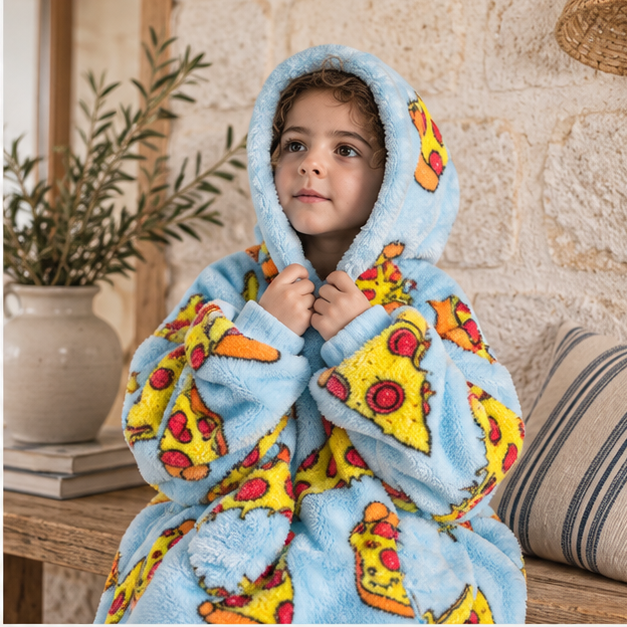 Poncho Plaid Pizza, dans un intérieur côtier lumineux