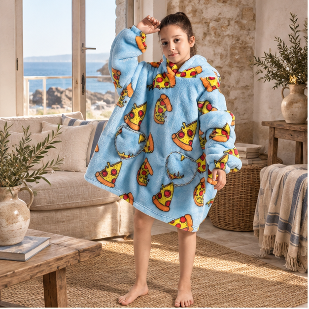 Poncho Plaid Pizza – Bleu / Enfant, en situation sur la côte Atlantique