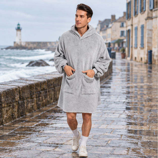 Poncho Plaid Polaire Homme – Gris / Adulte, en situation sur la côte Atlantique
