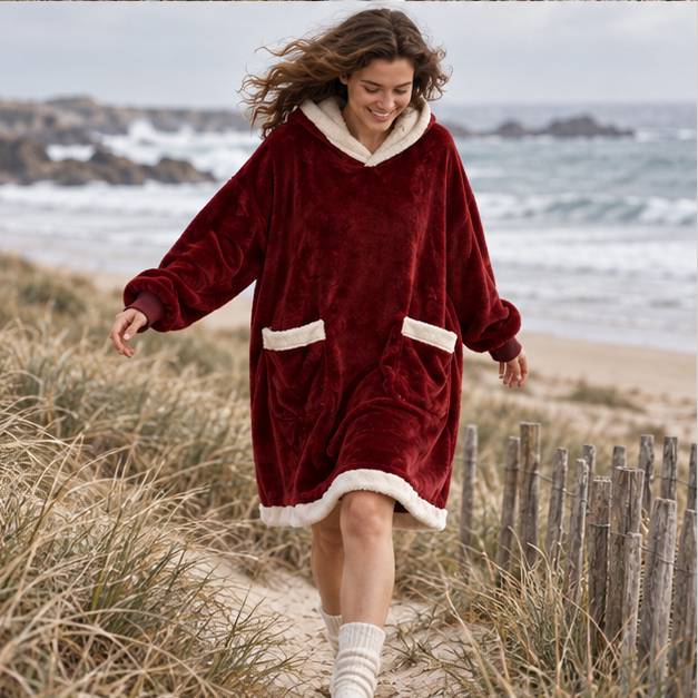 Poncho Plaid Rouge – Rouge / Adulte, porté en mouvement au bord de l’océan