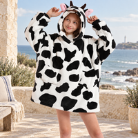 Poncho Plaid Vache – Blanc / Enfant, visuel principal lifestyle