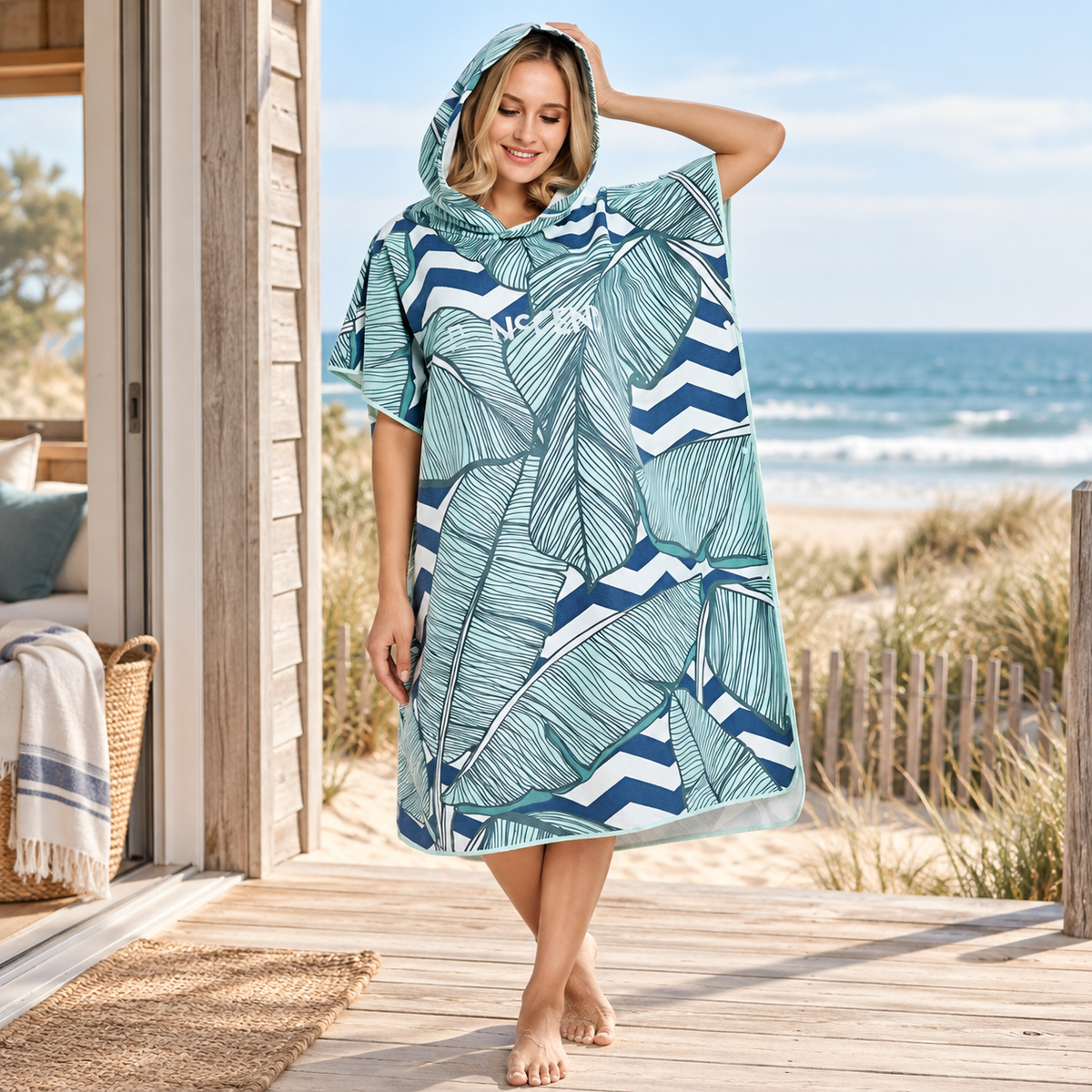 Poncho Surf Avec Feuilles – Vert / Adulte, visuel principal lifestyle