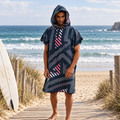 Poncho Surf Microfibre – Bleu Marine / Adulte, visuel principal lifestyle