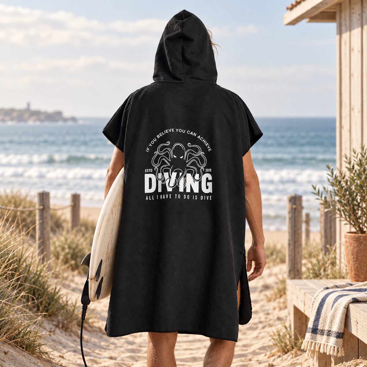 Poncho Surf Noir – Noir / Adulte, visuel principal lifestyle