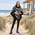 Poncho Zèbre – Noir / Adulte, visuel principal lifestyle