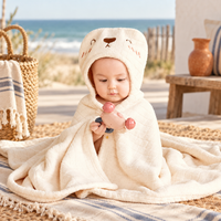 Serviette Poncho Lapin – Blanc / Bébé, visuel principal lifestyle